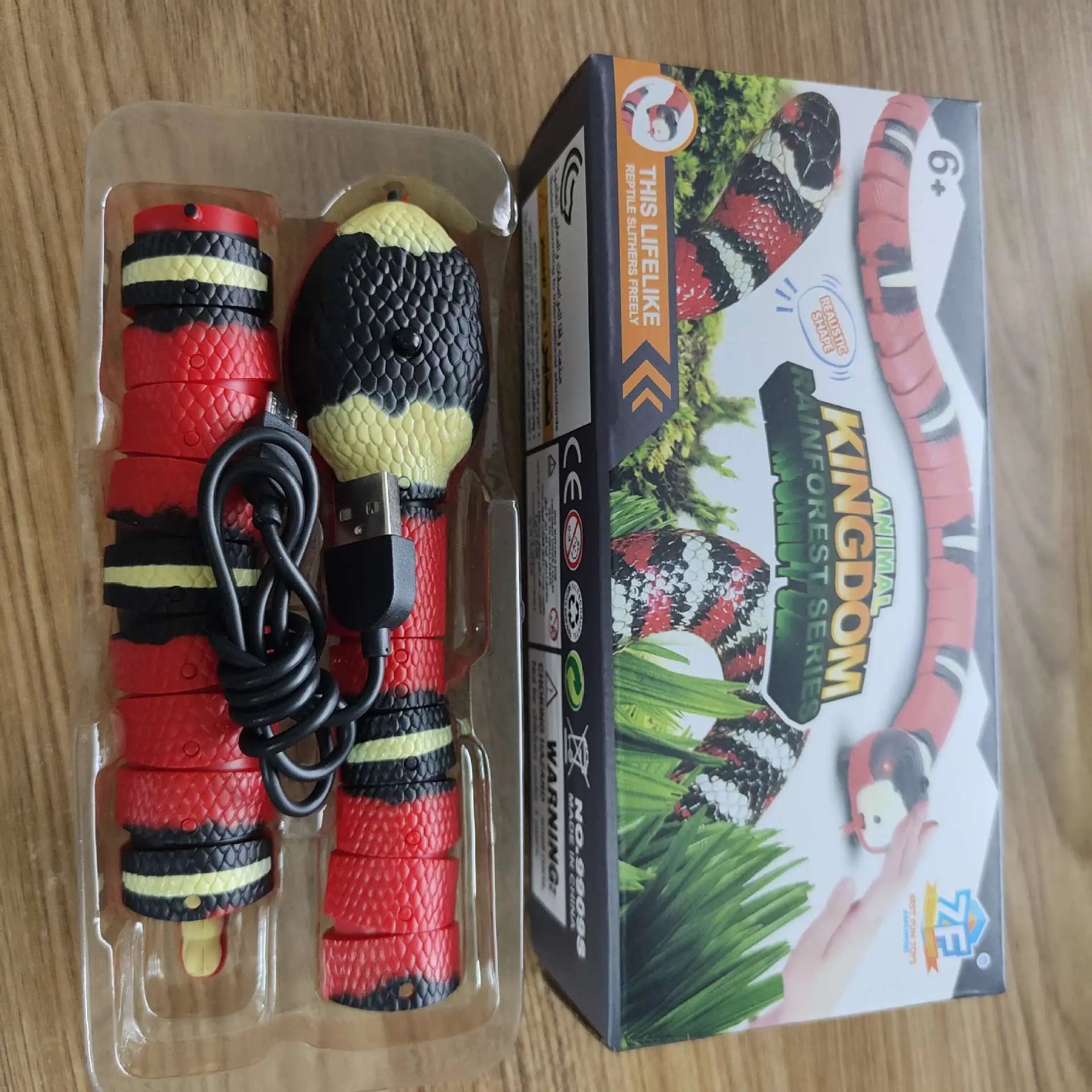 Smart moving snake toy for cats with sensor, lifelike design and interactive play, ideal for feline exercise.