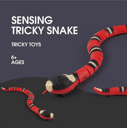 Smart moving snake toy for cats with sensor, designed for interactive play and mental stimulation.